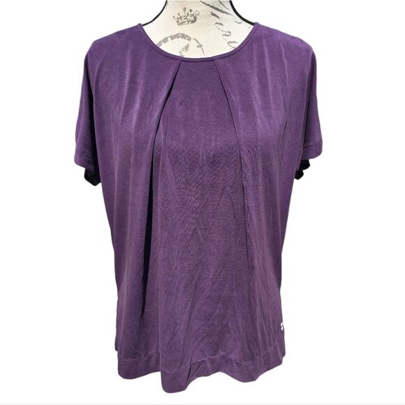 SWEATY BETTY -1669 T Shirt Top Hinoki Pleated Short Sleeve Open Back Plum Medium - Picture 1 of 9